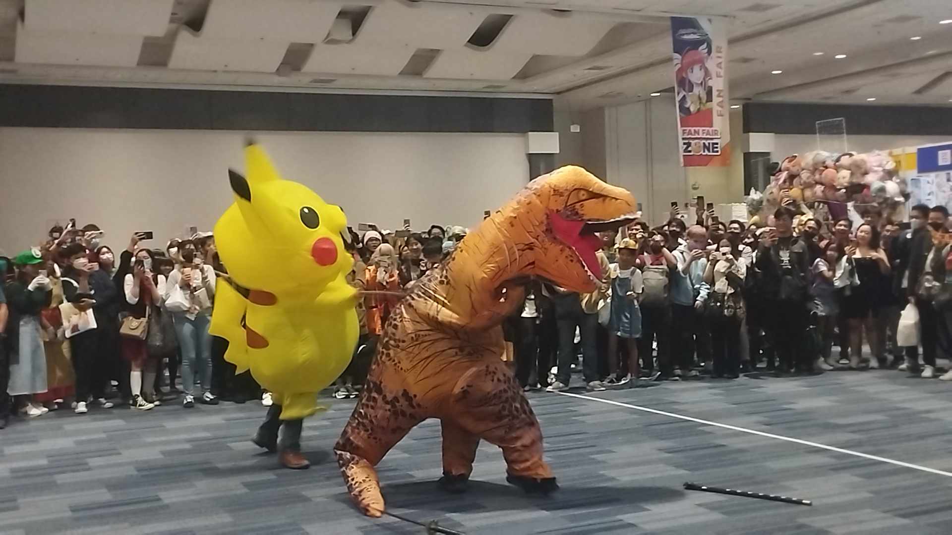 Anime y Cosplay Expo ACX 2023 T-Rex Dino VS Pikachu 